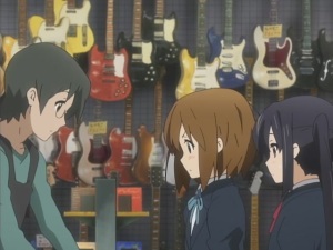 Guy : Hmm... kinda small...  Yui : So THAT'S how it looks!